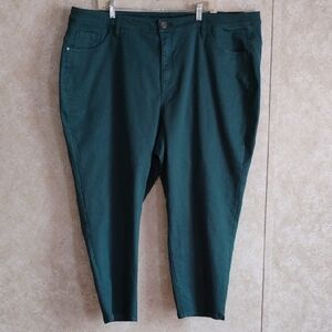 NWT Plus Size Women's Jeans Green Cropped Pants